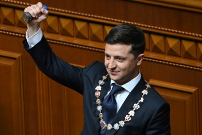 Ukraine inaugurates comedian Zelensky as president