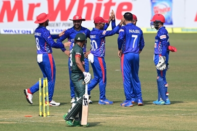 Rashid spins Bangladesh to 192 all out in third ODI