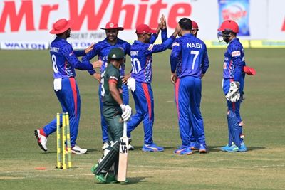 Rashid spins Bangladesh to 192 all out in third ODI