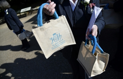 Royal wedding guests cash in on official goody bag