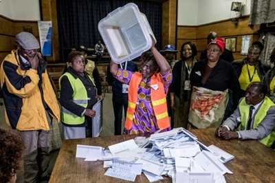 Zimbabwe counts votes 