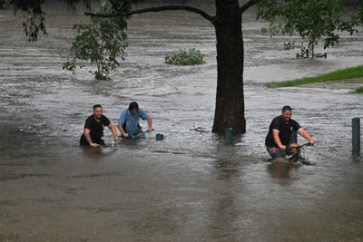 Australia floods hit new areas as disaster worsens