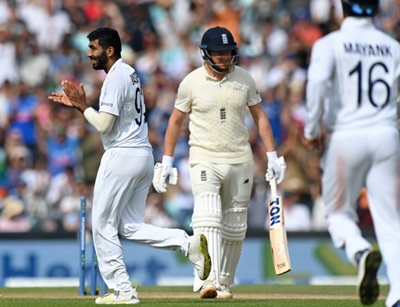 India eye victory as England collapse in fourth Test