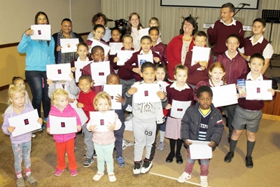 Koerant skenk aan skole