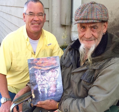Artist puts heart into Knysna community
