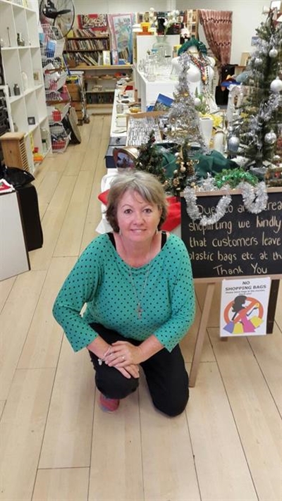 Artist volunteers her magic touch