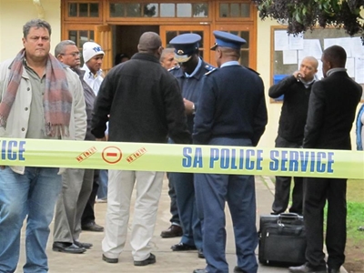 Verkeersmanne en 3 van bestuurskool vrygespreek