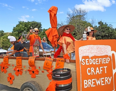 Slow Festival: Easter street & band parade