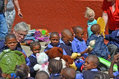 Motorcycle club donates toys to school