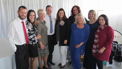 Alison Botha praat by skou