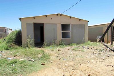 Opvolg: Leë huis is kopseer vir bure