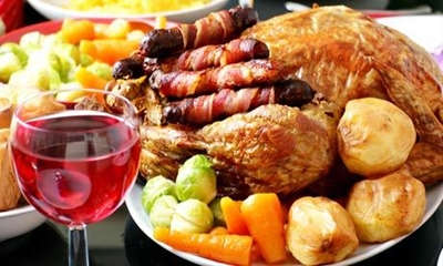 Skenk 'n bord kos op Kersdag