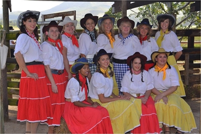 Cowboys and their gals in 'Annie get your gun'