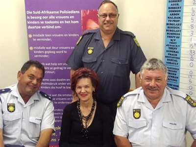 Polisielede kry vrou se ring terug