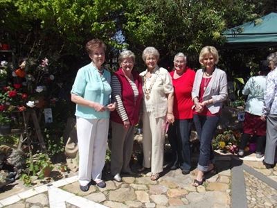 Tuinbouklub steeds volstoom aan die gang
