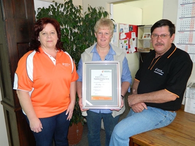 Koerant vereer vir gemeenskapsbydrae