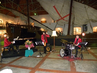 Charl du Plessis trio amazes