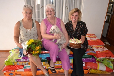 80 sakke kos vir honger honde
