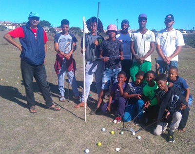 Gholf bring hoop in arm gemeenskap