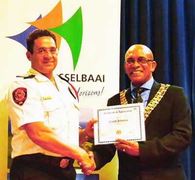 Brandbestryders vir toewyding vereer