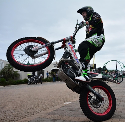 Motorbike stunts at Buffalo Rally