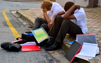 Seun in hospitaal na klap teen kop