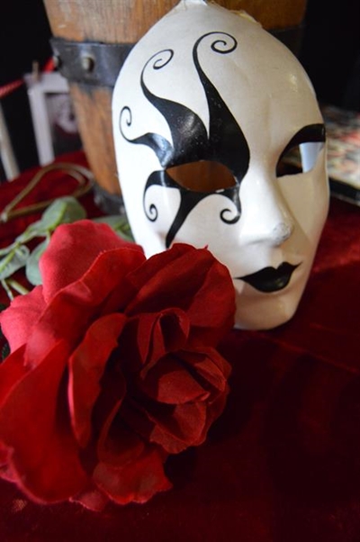 Leolan hosts Mardi Gras ball