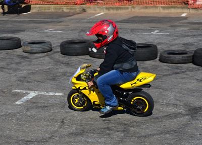 Lekker vermaak by Scooter Race