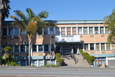 Waar lê Oudtshoorn se oplossings?