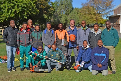 Husqvarna beskikbaar by Oudtshoorn Grassnyers