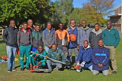Husqvarna beskikbaar by Oudtshoorn Grassnyers