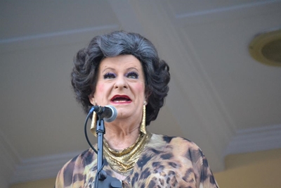 Evita het vryheid tot Oudtshoorn