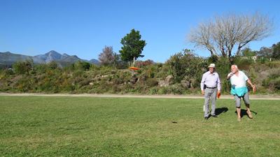 Disc golf takes off at botanical garden