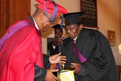 Dr Willemse `n voorbeeld vir ander