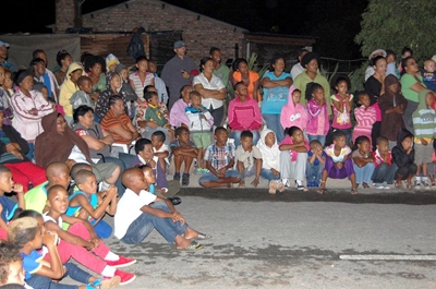 Straatpartytjies lok honderde