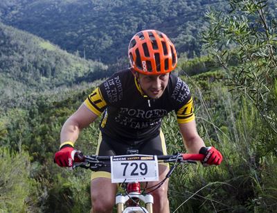 Rebello and Neethling wrap up the RECM Knysna 200 titles