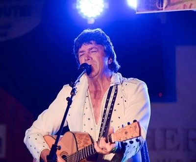 Feff bring hulde aan Neil Diamond by Bush Lapa