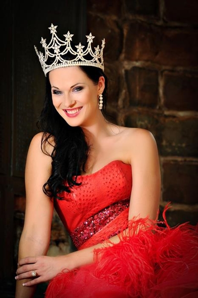 Gorgeous girls, gourgeous gowns at pageant