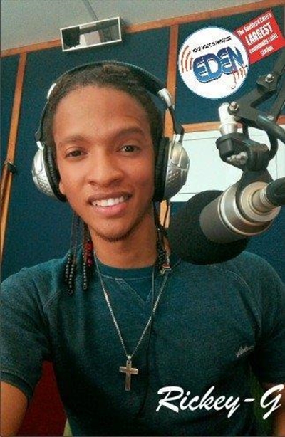 Ricky G beïndruk met radiostem