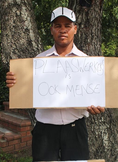 Werker en boer haaks op plaas