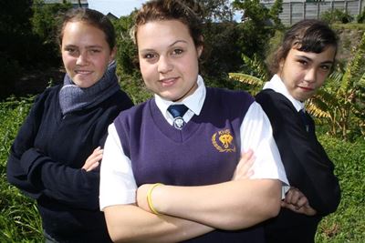 Fighting fit teen robbed