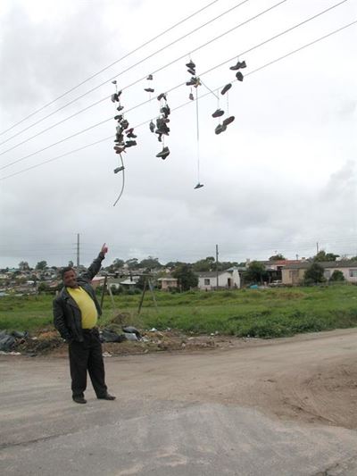 Powerline tackies a mystery
