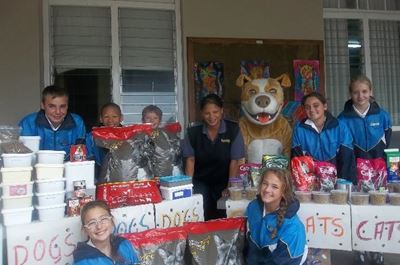 Hoekwil Primary collects food for SPCA