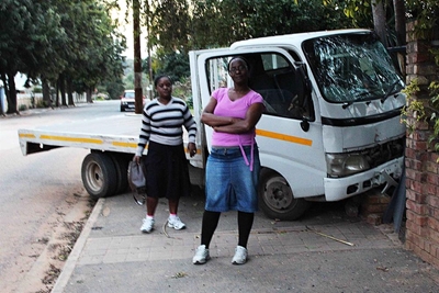 Trokkie bots teen huis