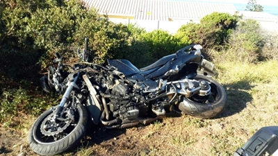 Verkeersbeampte ernstig beseer
