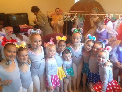Young Sedgefield ballerinas impress