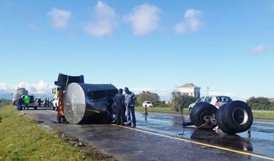 Trok met wyn verloor vrag op N2