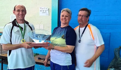 Pluimpies waai vir Sportfees