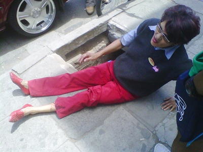 Vrou beseer na sy in mangat val