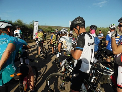 Groot fietsry tydens KKNK